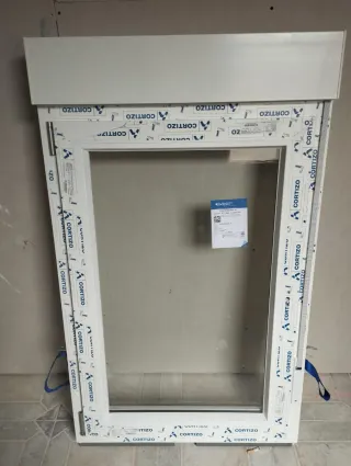 Ventana PVC 780x1300 con persiana