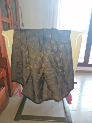 Falda Baturra Negra y Dorada