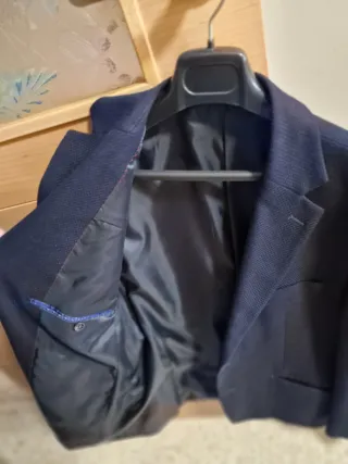 Americana azul con coderas