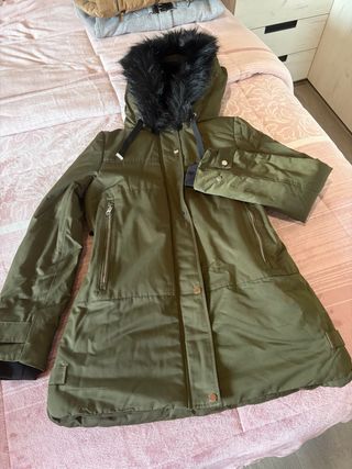 Parka Zara Verde con Capucha y Pelo