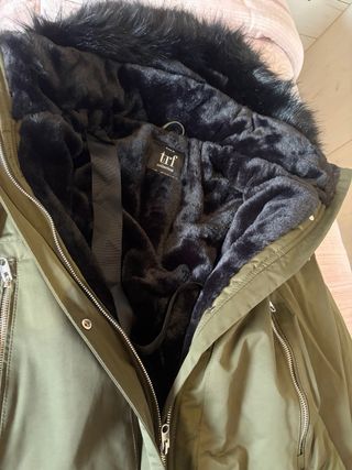 Parka Zara Verde con Capucha y Pelo