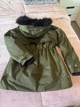 Parka Zara Verde con Capucha y Pelo