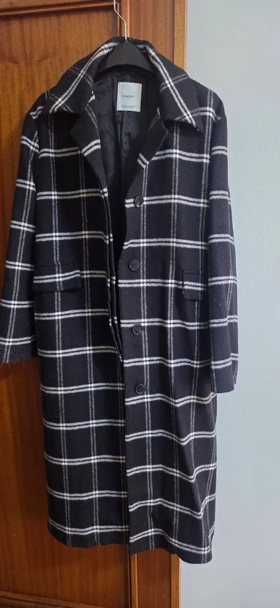 Abrigo Mango cuadros blanco y negro