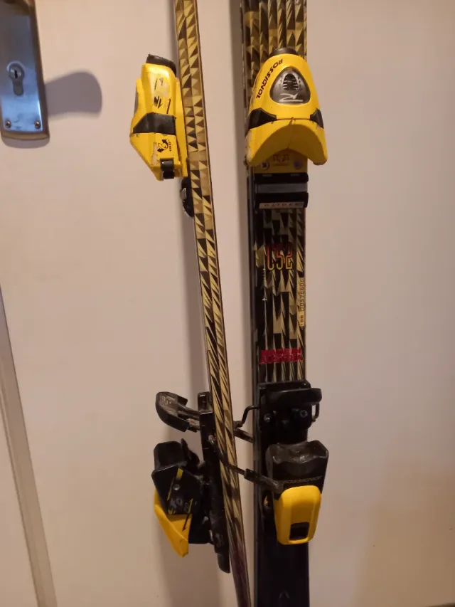 Esquís Rossignol con fijaciones