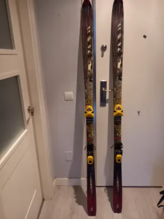 Esquís Rossignol con fijaciones
