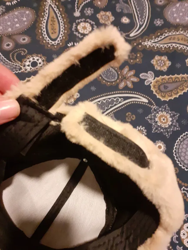 Gorra pelo sintético beige