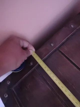 Arca de madera con detalles en cuero y metal