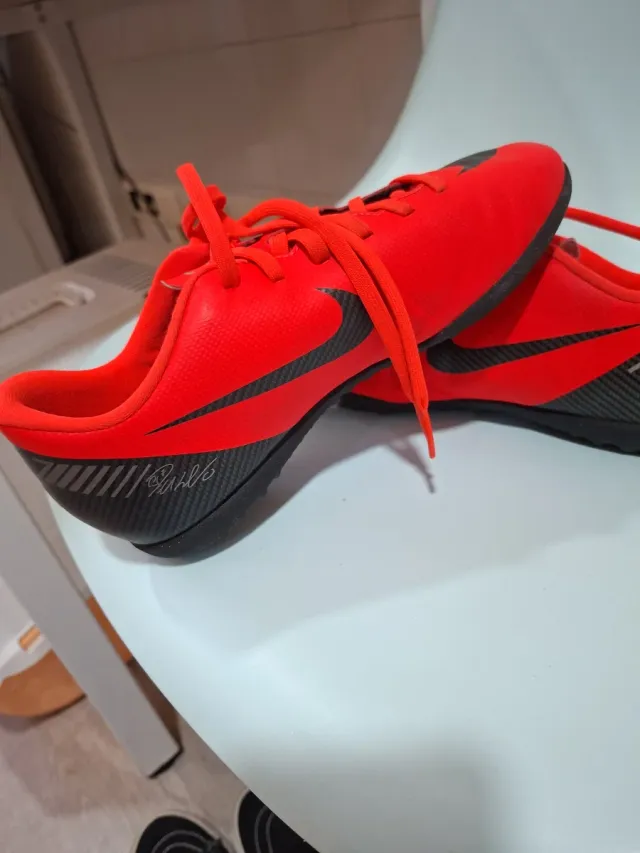 Botas de fútbol Nike Mercurial Rojas talla 38