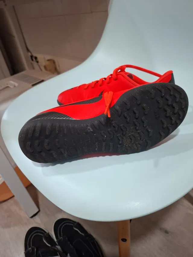 Botas de fútbol Nike Mercurial Rojas talla 38