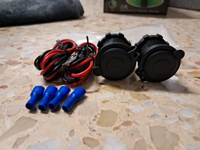 2 Tomas Mechero 12V + Conectores
