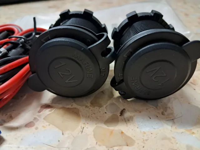 2 Tomas Mechero 12V + Conectores