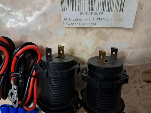 2 Tomas Mechero 12V + Conectores