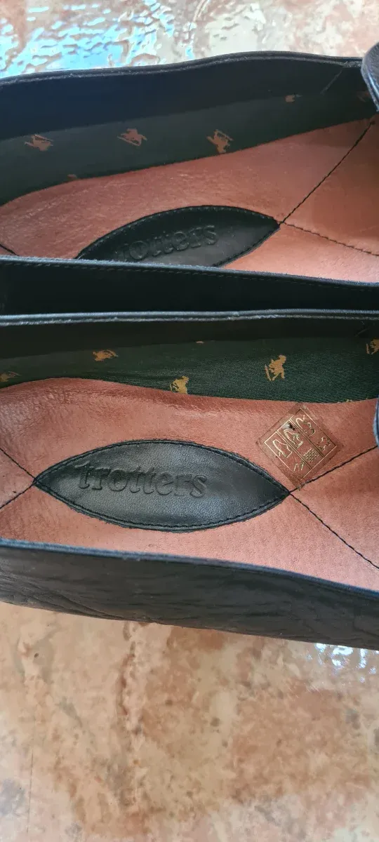 Zapatos de piel Trotters negros