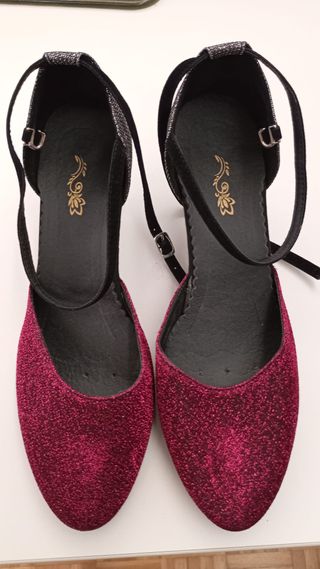 Zapatos de fiesta brillantes