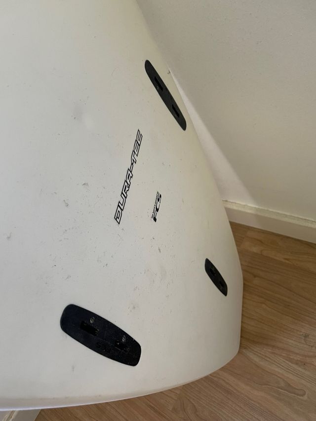 Tabla de surf blanca