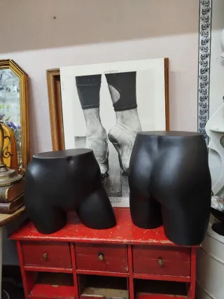 Maniquí Mujer pintado en Negro