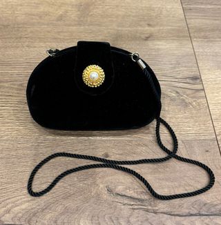 Bolso fiesta terciopelo negro con adorno dorado