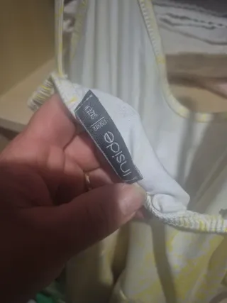 Mono de verano blanco y amarillo