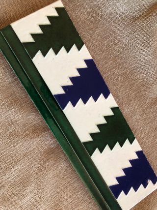 Azulejo Andalusí Decorativo. medidas 28 x 9cm.