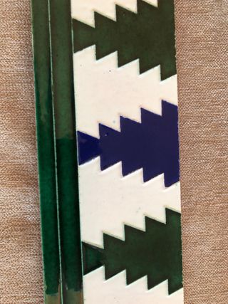 Azulejo Andalusí Decorativo. medidas 28 x 9cm.