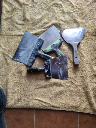 Lote de 4 espátulas de albañil