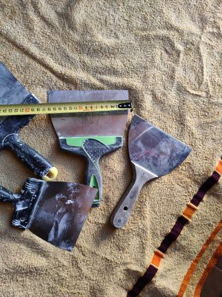 Lote de 4 espátulas de albañil