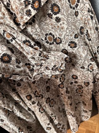 Blusa floral con volantes