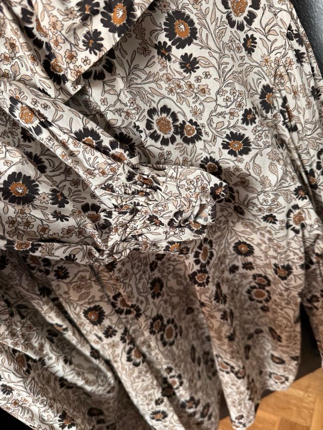 Blusa floral con volantes