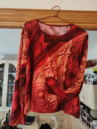 Jersey rojo estampado talla 44