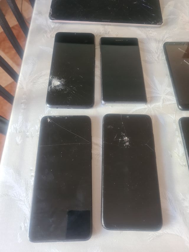 Lote de móviles negros Es 20 por unidad negociable