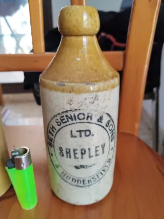 2 Vecchie Bottiglie di Birra Inglese