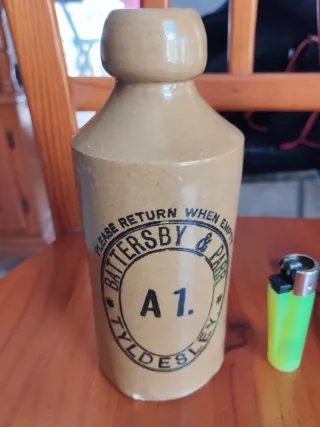 2 Vecchie Bottiglie di Birra Inglese