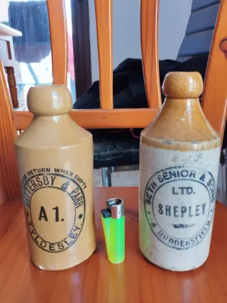 2 Vecchie Bottiglie di Birra Inglese