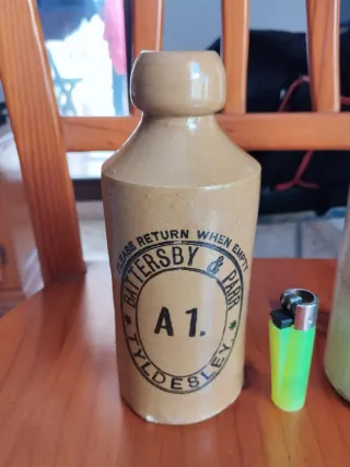 2 Vecchie Bottiglie di Birra Inglese