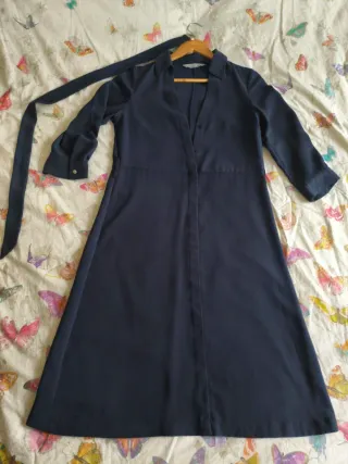 Vestido azul marino con cinturón