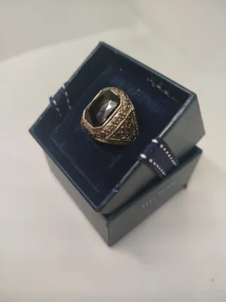 Anello uomo con pietra nera e argento.