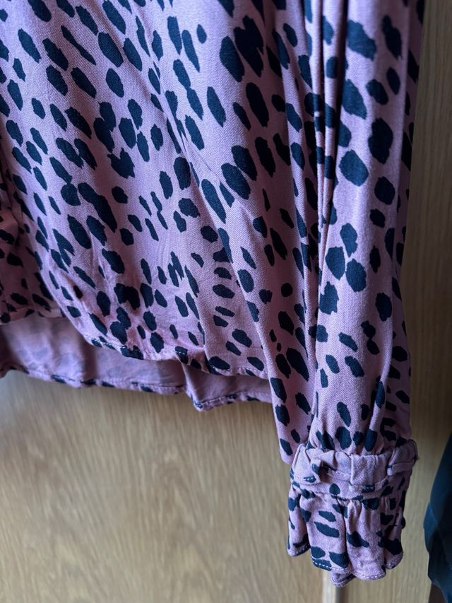 Blusa Zara Estampada Rosa y Negra