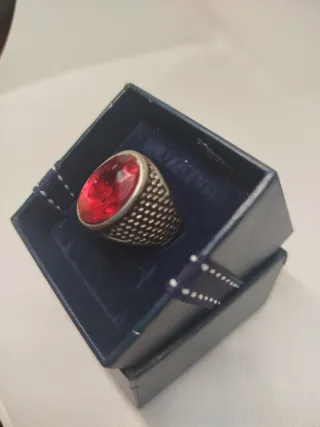 Anello uomo con pietra rossa