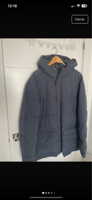 Abrigo gris acolchado con capucha, talla XL 42.