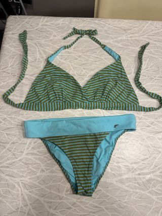 Bikini a rayas azul y verde