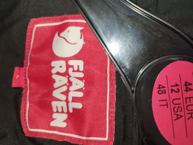 Chaqueta Fjallraven ligera negra