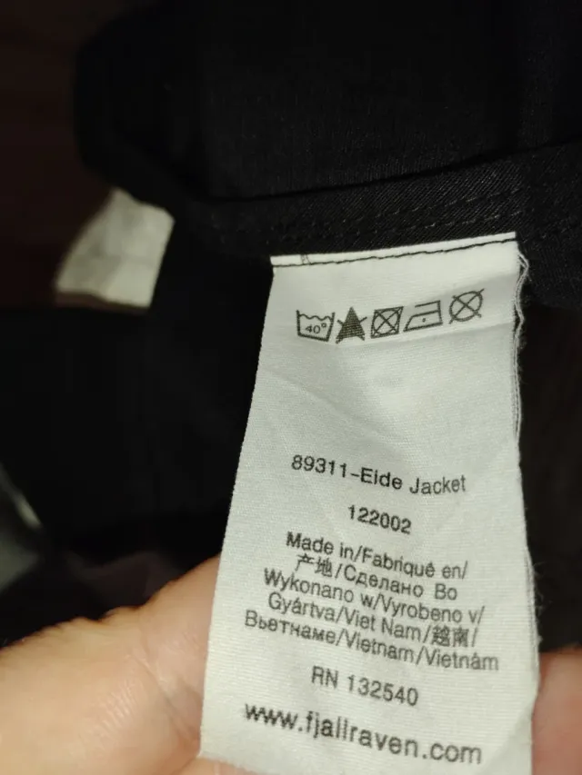 Chaqueta Fjallraven ligera negra