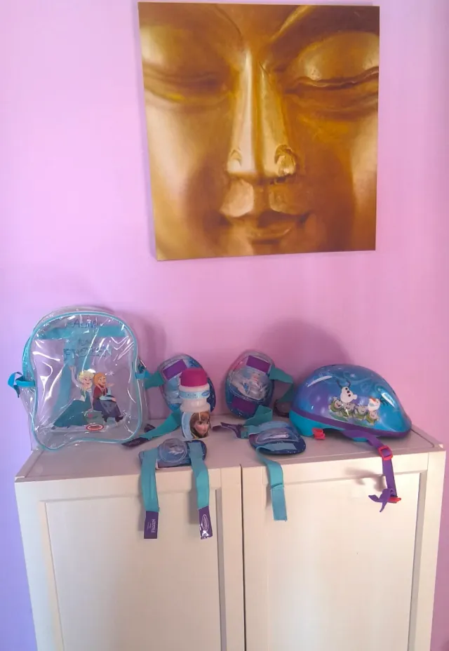 Mochila Frozen con protecciones para patinar, bici