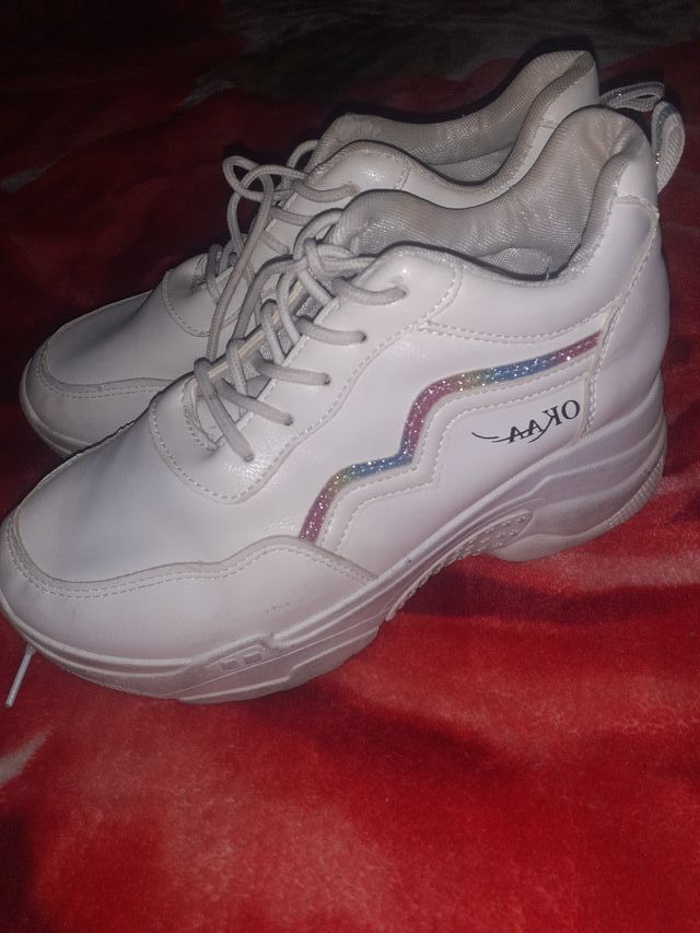 Zapatillas deportivas OKAA blancas