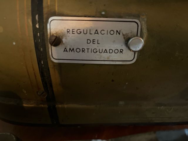 Báscula antigua dorada