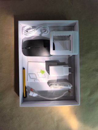 Tablet Android con accesorios – Nueva