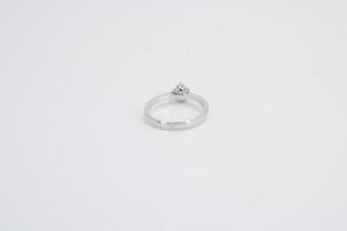 P22631 Anillo oro blanco 18k con diamante