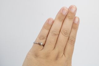 P22631 Anillo oro blanco 18k con diamante