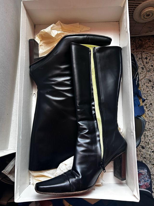 Botas altas negras con cremallera