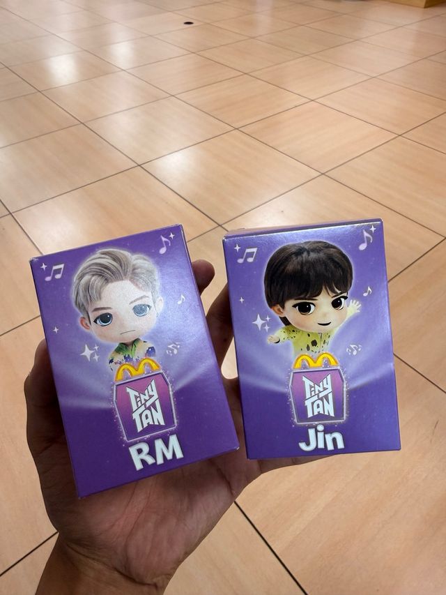 Caja Tiny Tan BTS Jin y RM Morado